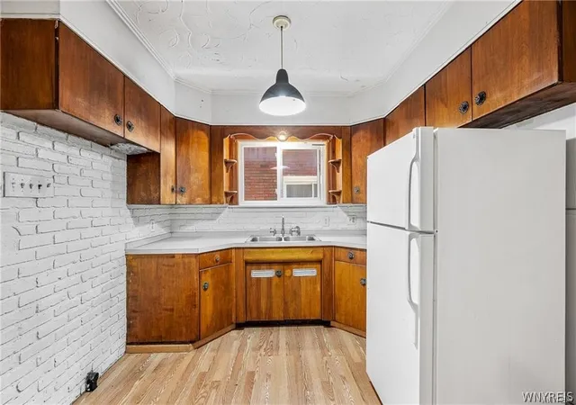 Listing Photo 5 - Condo for sale in building located at 2240 La Salle Ave, Niagara Falls, NY 14301