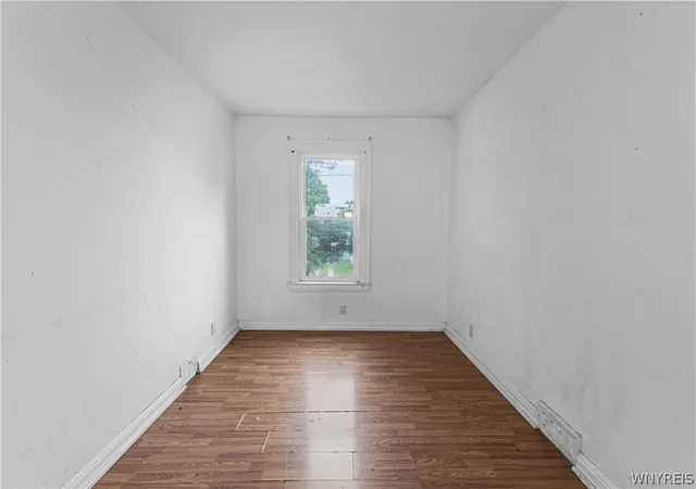 Listing Photo 5 - Condo for sale in building located at 2909 Fry Ave, Niagara Falls, NY 14301