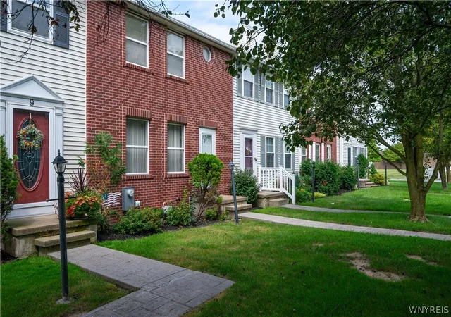 Photo 3 of Sale Pending at 7 Queens Guard Walk #7, Tonawanda, NY 14150 | MLS# B1707755 | Listing updated on 2026-09-14