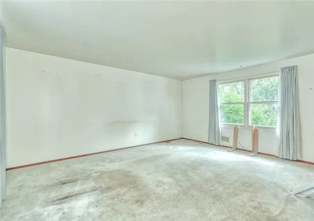 Photo 4 of Sale Pending at 100 Rodney Ln, Rochester, NY 14625 | MLS# R1706970 | Listing updated on 2026-08-28
