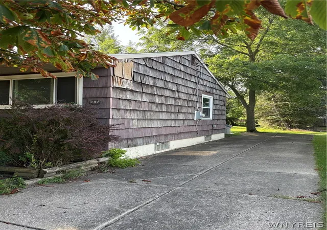Photo 3 of Sale Pending at 187 Sharon Pkwy, Buffalo, NY 14218 | MLS# B1707694 | Listing updated on 2026-08-26