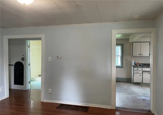 Photo 4 of Single family home for sale at 4 Hickory St, Norwich, NY 13815 | MLS# R1707477 | Listing updated on 2026-08-24