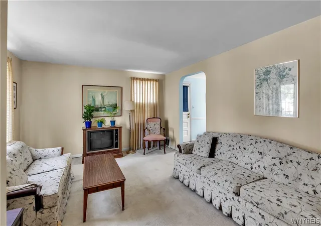 Photo 3 of Sale Pending at 31 Wendover Ave, Buffalo, NY 14223 | MLS# B1707441 | Listing updated on 2026-08-27