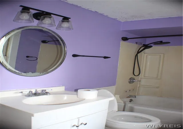 Photo 4 of Single family home for sale at 164 Long Ave, Hamburg, NY 14075 | MLS# B1707764 | Listing updated on 2026-08-24