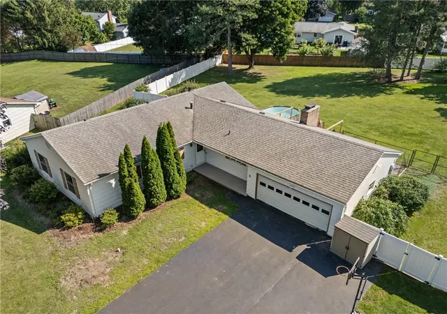 Photo 3 of Sale Pending at 5 Starlight Cir, Fairport, NY 14450 | MLS# R1707136 | Listing updated on 2026-08-25