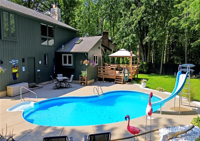 Photo 3 of Sale Pending at 35 Lancelot Ct, Getzville, NY 14068 | MLS# B1707631 | Listing updated on 2026-08-25