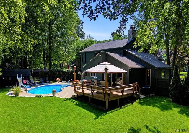 Photo 3 of Sale Pending at 35 Lancelot Ct, Getzville, NY 14068 | MLS# B1707631 | Listing updated on 2026-08-25