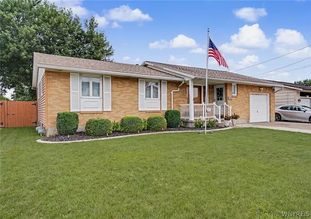 Photo 2 of Sale Pending at 1658 Caravelle Dr, Niagara Falls, NY 14304 | MLS# B1706996 | Listing updated on 2026-09-04