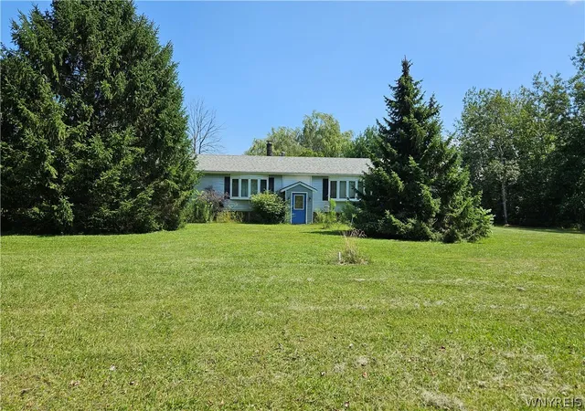 Photo 2 of Single family home for sale at 6031 Smith Rd, Hamburg, NY 14075 | MLS# B1707721 | Listing updated on 2026-09-09