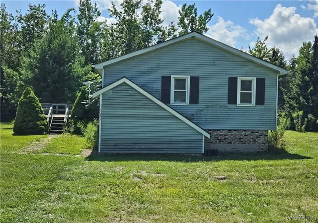 Photo 3 of Single family home for sale at 6031 Smith Rd, Hamburg, NY 14075 | MLS# B1707721 | Listing updated on 2026-09-09
