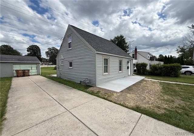 Photo 3 of Sale Pending at 15 Heather Rd, Buffalo, NY 14225 | MLS# B1707616 | Listing updated on 2026-09-09