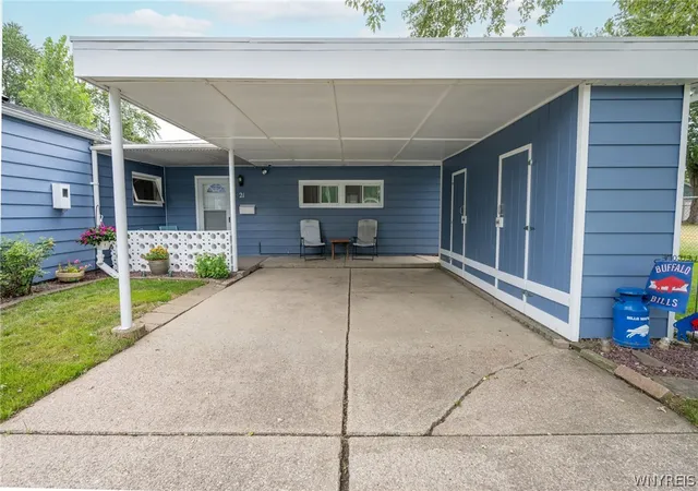Photo 4 of Sale Pending at 21 Beverly Dr, Depew, NY 14043 | MLS# B1707659 | Listing updated on 2026-08-28