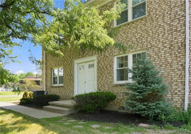 Photo 1 of Single family home for sale at 90 Carriage Dr #8, Orchard Park, NY 14127 | MLS# B1707862 | Listing updated on 2026-09-07