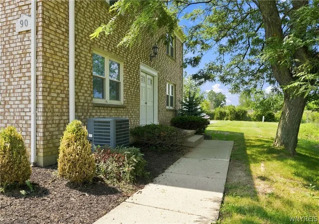 Photo 2 of Single family home for sale at 90 Carriage Dr #8, Orchard Park, NY 14127 | MLS# B1707862 | Listing updated on 2026-09-07
