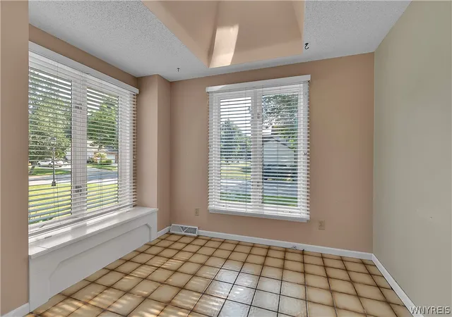 Photo 4 of Sale Pending at 135 Plantation Ct, East Amherst, NY 14051 | MLS# B1707857 | Listing updated on 2026-08-26