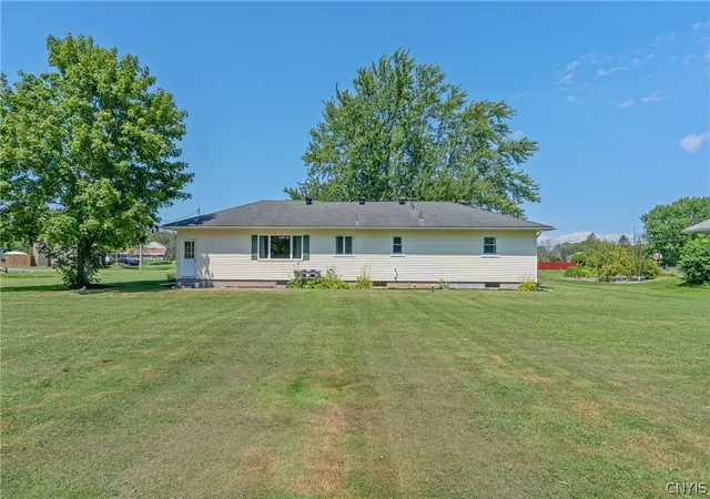 Photo 4 of Sale Pending at 24 Castle Dr, Oswego, NY 13126 | MLS# S1707901 | Listing updated on 2026-08-25
