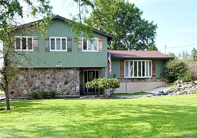 Photo 1 of Single family home for sale at 987 N Hewitt Dr, Lewiston, NY 14092 | MLS# B1707291 | Listing updated on 2026-09-14
