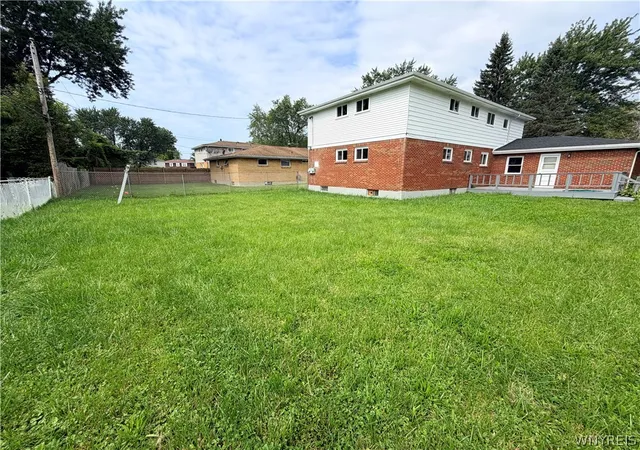 Photo 4 of Sale Pending at 199 Tonawanda Crk Rd, Buffalo, NY 14228 | MLS# B1707864 | Listing updated on 2026-09-14