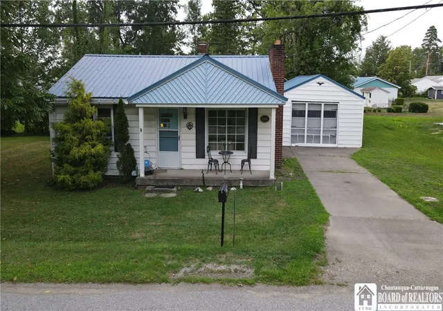 Photo 1 of Single family home for sale at 5332 Van Buren Bay Ct, Pomfret, NY 14048 | MLS# R1707510 | Listing updated on 2026-09-01