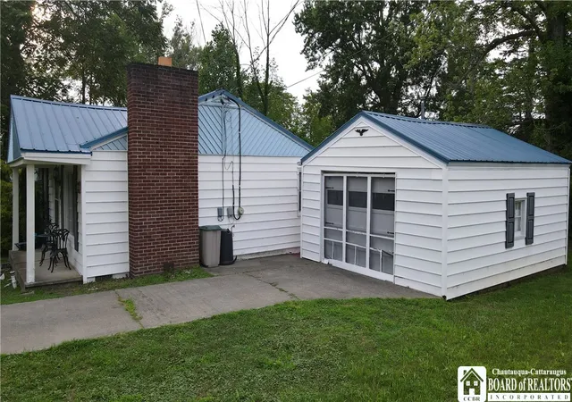 Photo 2 of Single family home for sale at 5332 Van Buren Bay Ct, Pomfret, NY 14048 | MLS# R1707510 | Listing updated on 2026-09-01
