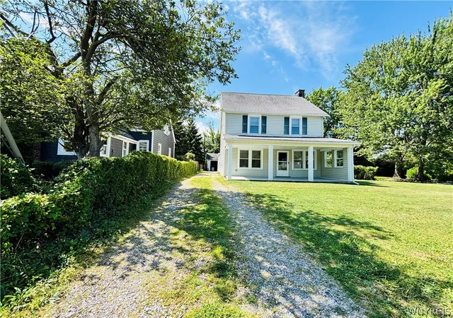 Photo 2 of Single family home for sale at 1933 Crescent, Lake View, NY 14085 | MLS# B1707480 | Listing updated on 2026-08-27