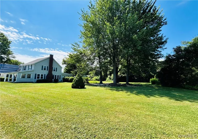 Photo 3 of Single family home for sale at 1933 Crescent, Lake View, NY 14085 | MLS# B1707480 | Listing updated on 2026-08-27