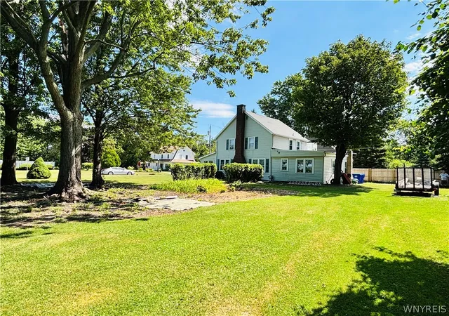 Photo 3 of Single family home for sale at 1933 Crescent, Lake View, NY 14085 | MLS# B1707480 | Listing updated on 2026-08-27