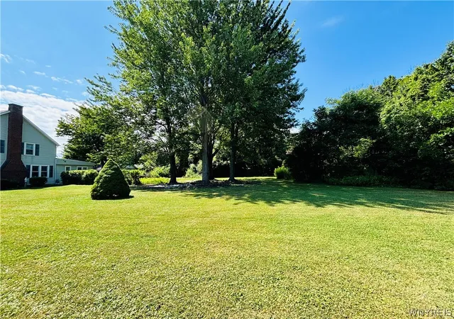 Photo 4 of Single family home for sale at 1933 Crescent, Lake View, NY 14085 | MLS# B1707480 | Listing updated on 2026-08-27