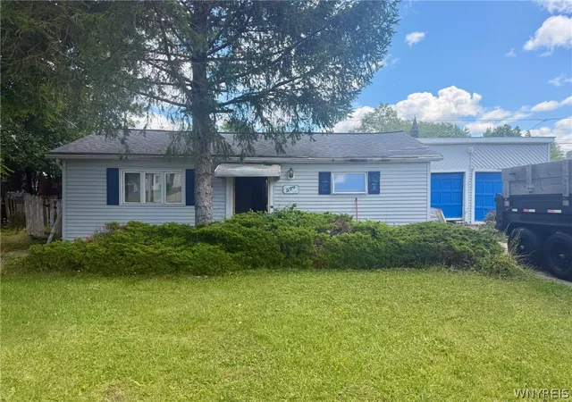 Photo 1 of Sale Pending at 529 University Ave, Buffalo, NY 14223 | MLS# B1704083 | Listing updated on 2026-08-25
