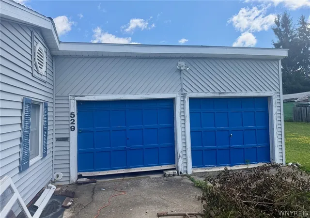 Photo 2 of Sale Pending at 529 University Ave, Buffalo, NY 14223 | MLS# B1704083 | Listing updated on 2026-08-25