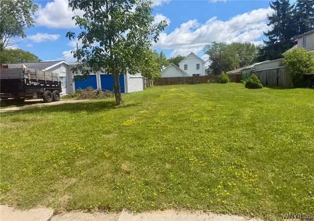 Photo 3 of Sale Pending at 529 University Ave, Buffalo, NY 14223 | MLS# B1704083 | Listing updated on 2026-08-25