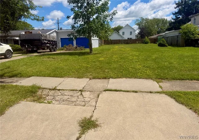 Photo 3 of Sale Pending at 529 University Ave, Buffalo, NY 14223 | MLS# B1704083 | Listing updated on 2026-08-25