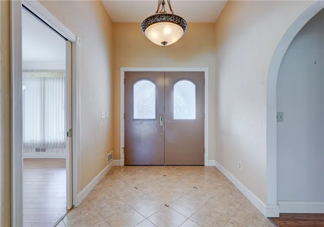 Photo 3 of Sale Pending at 4 Pin Hook Ln, Pittsford, NY 14534 | MLS# R1705895 | Listing updated on 2026-08-26