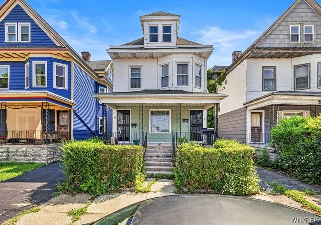 Photo 2 of Sale Pending at 25 Hoyt St, Buffalo, NY 14213 | MLS# B1707083 | Listing updated on 2026-08-28