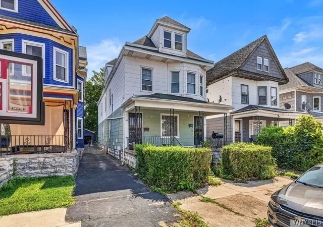 Photo 3 of Sale Pending at 25 Hoyt St, Buffalo, NY 14213 | MLS# B1707083 | Listing updated on 2026-08-28