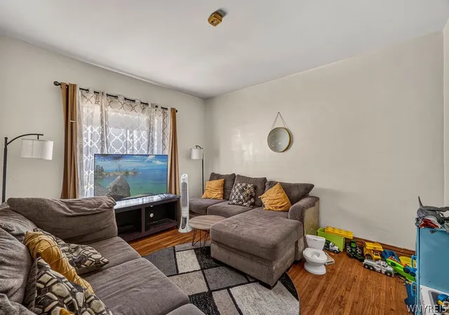 Listing Photo 5 - Condo for sale in building located at 25 Hoyt St, Buffalo, NY 14213