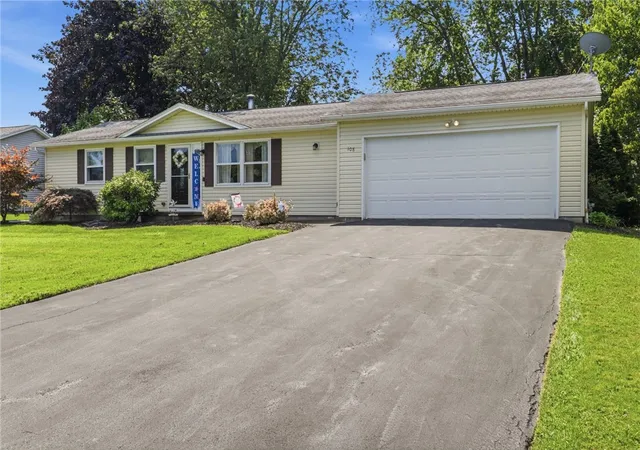 Photo 3 of Sale Pending at 108 Long Wood Dr, Rochester, NY 14612 | MLS# R1707337 | Listing updated on 2026-09-01
