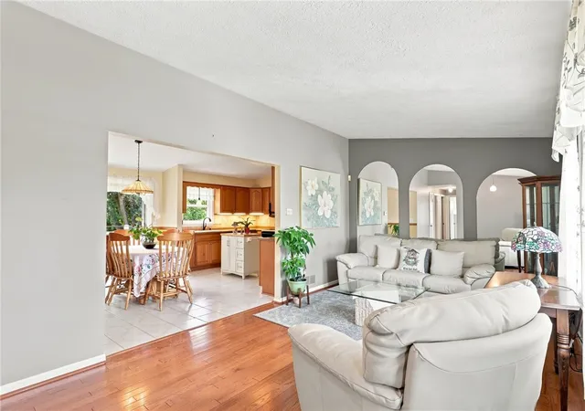 Photo 4 of Sale Pending at 108 Long Wood Dr, Rochester, NY 14612 | MLS# R1707337 | Listing updated on 2026-09-01
