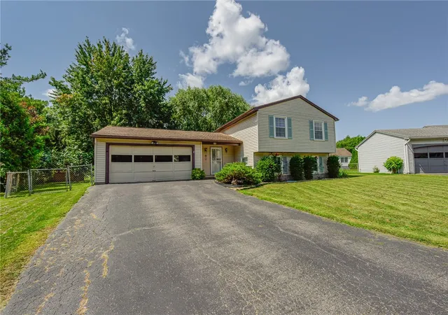 Photo 2 of Sale Pending at 80 Shadow Ln, Rochester, NY 14606 | MLS# R1707583 | Listing updated on 2026-08-30