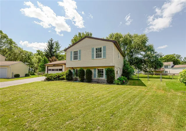 Photo 3 of Sale Pending at 80 Shadow Ln, Rochester, NY 14606 | MLS# R1707583 | Listing updated on 2026-08-30