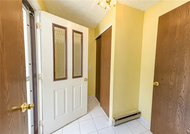 Photo 3 of Sale Pending at 80 Shadow Ln, Rochester, NY 14606 | MLS# R1707583 | Listing updated on 2026-08-30