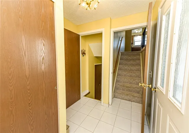Photo 4 of Sale Pending at 80 Shadow Ln, Rochester, NY 14606 | MLS# R1707583 | Listing updated on 2026-08-30
