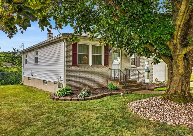 Photo 3 of Sale Pending at 31 George Dr, Buffalo, NY 14224 | MLS# B1706368 | Listing updated on 2026-08-28