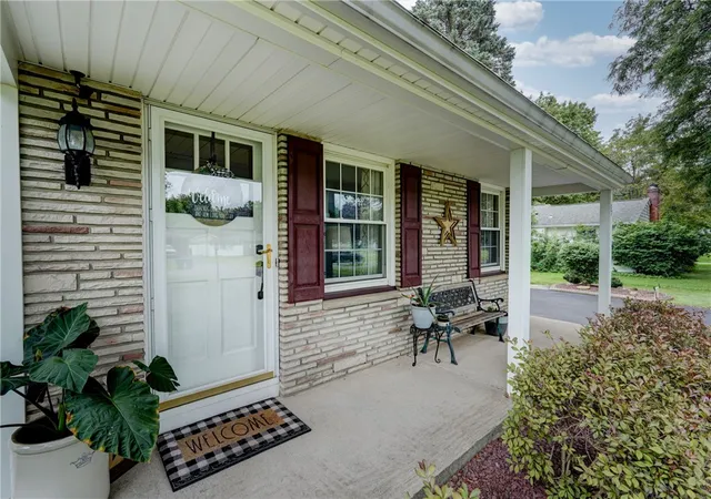 Photo 2 of Sale Pending at 37 Westhaven Dr, Rochester, NY 14624 | MLS# R1707598 | Listing updated on 2026-08-27