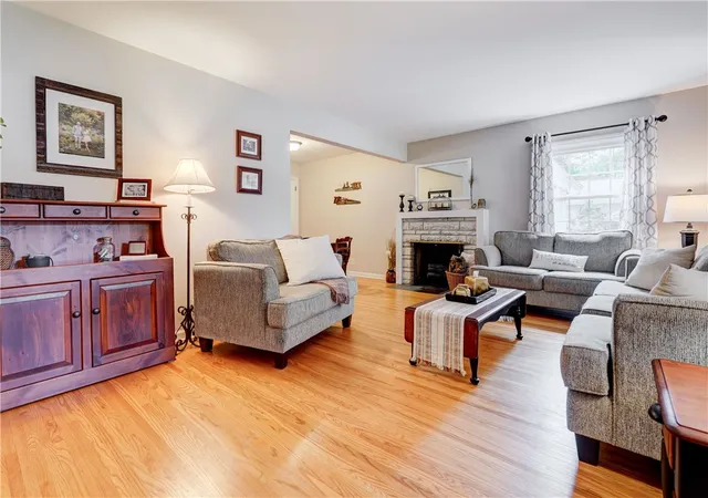 Photo 3 of Sale Pending at 37 Westhaven Dr, Rochester, NY 14624 | MLS# R1707598 | Listing updated on 2026-08-27