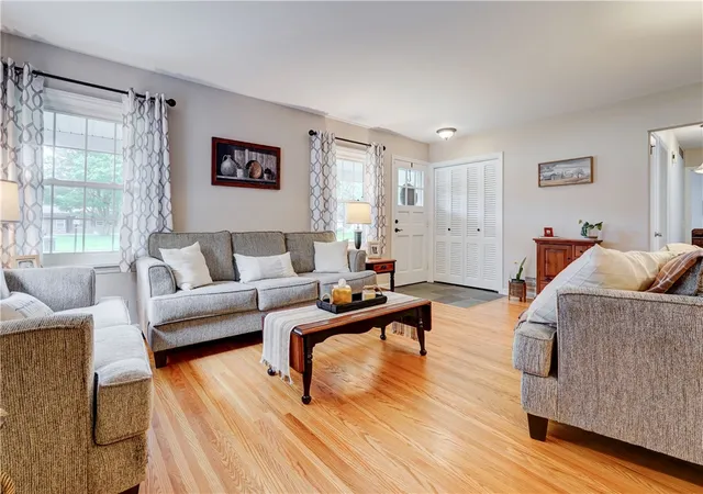Photo 3 of Sale Pending at 37 Westhaven Dr, Rochester, NY 14624 | MLS# R1707598 | Listing updated on 2026-08-27