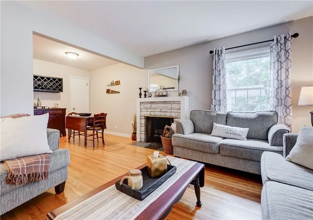 Photo 4 of Sale Pending at 37 Westhaven Dr, Rochester, NY 14624 | MLS# R1707598 | Listing updated on 2026-08-27