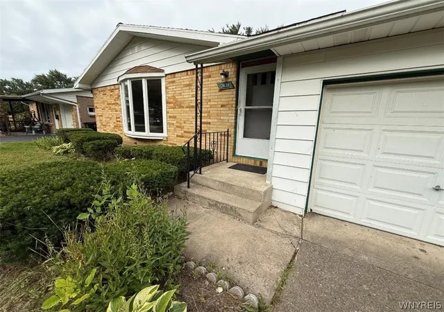 Photo 3 of Sale Pending at 2638 Parker Blvd, Tonawanda, NY 14150 | MLS# B1707725 | Listing updated on 2026-08-26