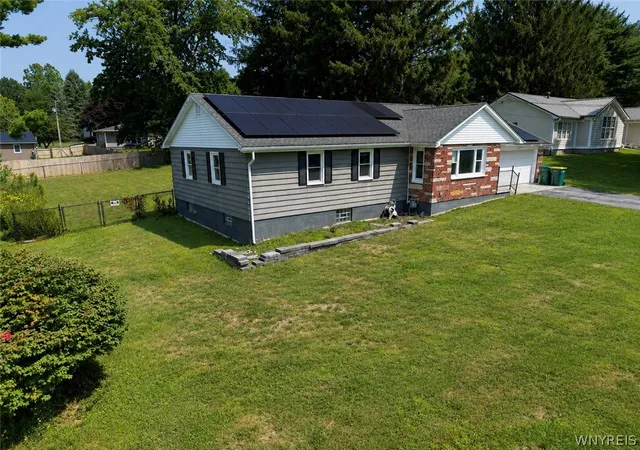 Photo 3 of Single family home for sale at 6727 Hillcroft Dr, Boston, NY 14025 | MLS# B1707727 | Listing updated on 2026-09-15