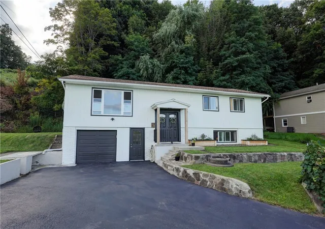 Photo 1 of Sale Pending at 303 Victor Rd, Fairport, NY 14450 | MLS# R1707454 | Listing updated on 2026-09-02